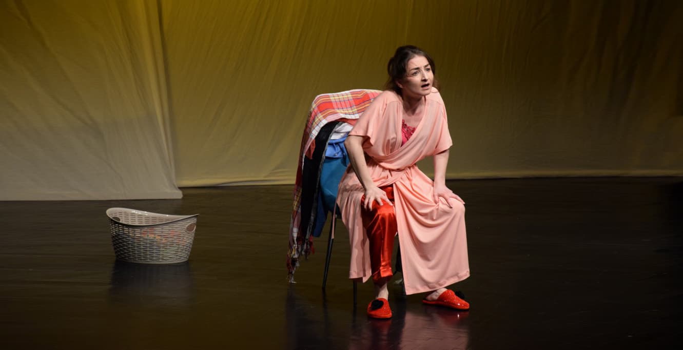 Yalnız Kadın, Yalnızlaştırılan Kadınlar