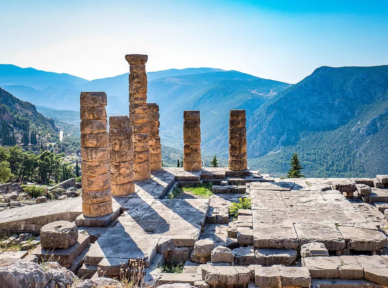 Sanatların Tanrısı Apollon'un Evi: Delphi Tapınağı