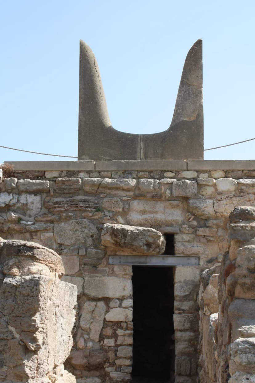 minoan horns of consecration 688