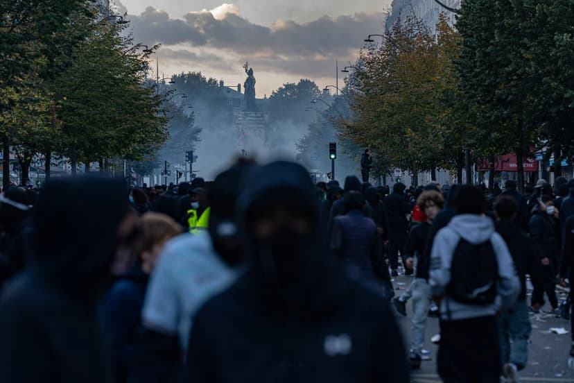 parisriots17october2026 crowdfacingplacedelarepubliqueintear