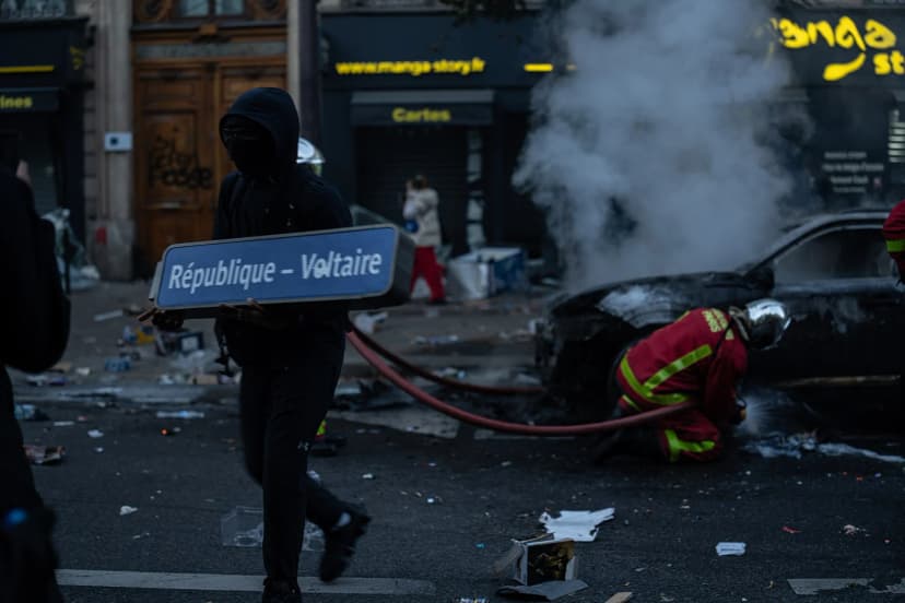 parisriots17october2026 manholdingarepubliquevoltairesign jj