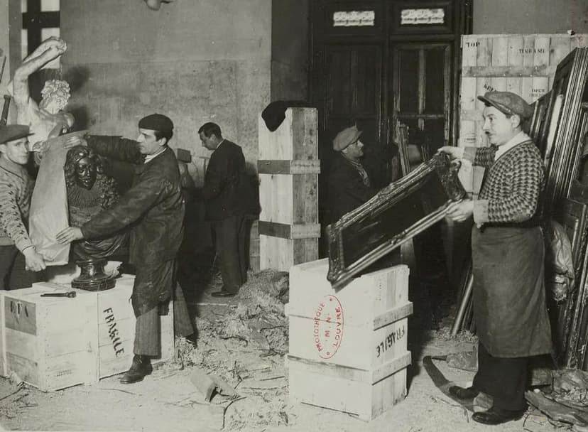 Louvre'daki başyapıtların paketlenmesi