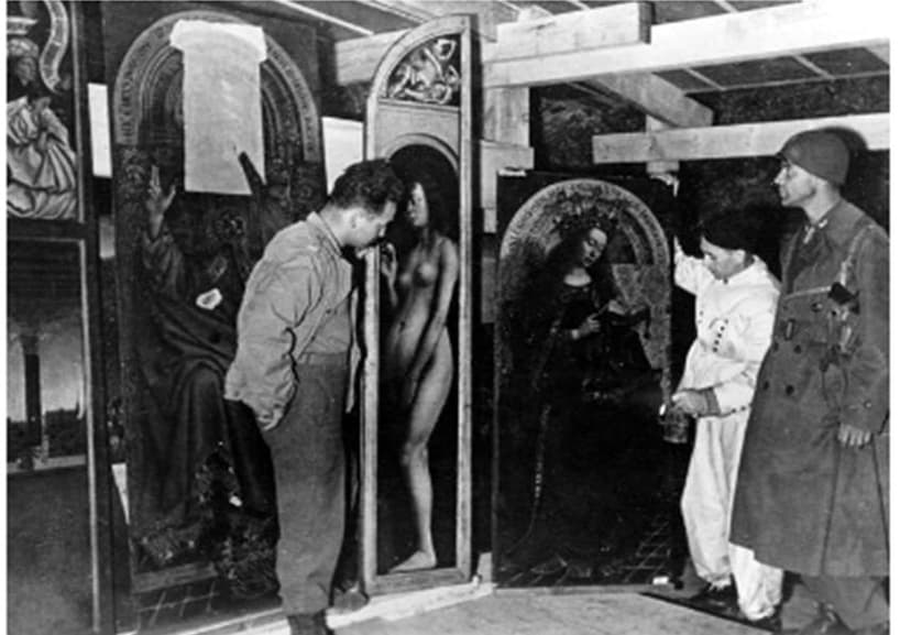 MFAA ekibi Gent Altar Panosu'yla, Avusturya 1945