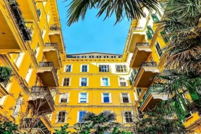 İstanbul Galata Doğan Apartmanı tarihi sarı bina