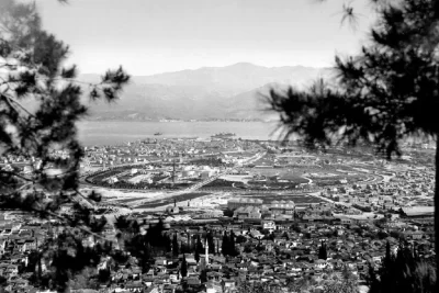 1938 yılında Kadifekale'den İzmir Kültürpark'ın genel görünümü, tarihi siyah beyaz fotoğraf