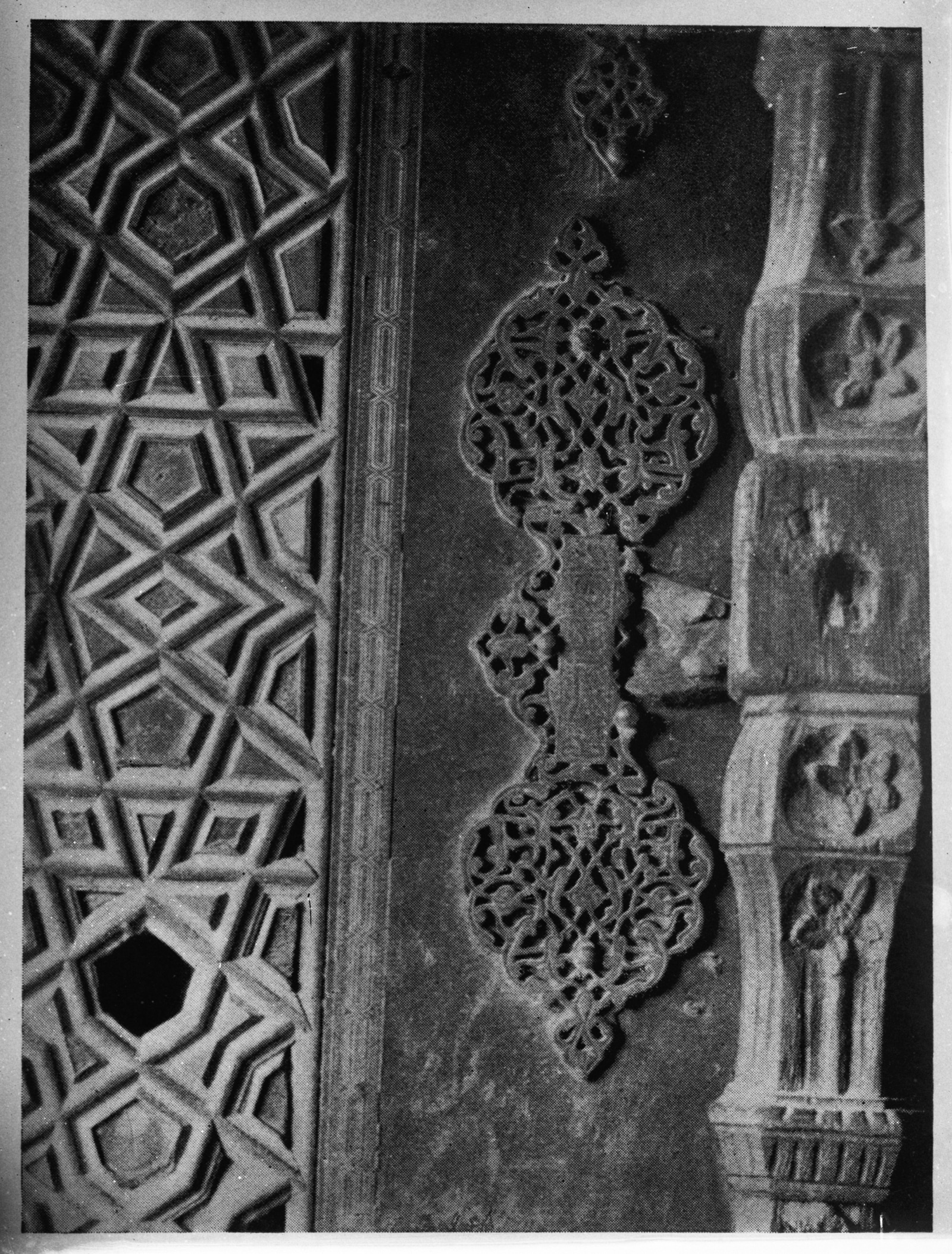 Kündekari tekniği ile ahşap geometrik yıldız desenleri