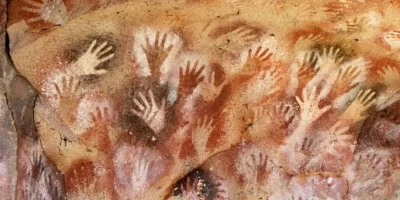 Ancient Hand Paintings at Cueva De Las Manos in Santa Cruz Province, Patagonia, Argentina, mağara resmi. El izleri.